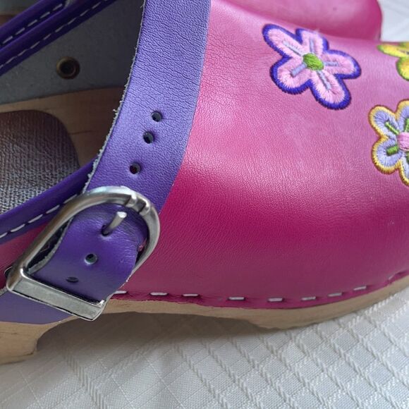 Hanna Andersson Wooden Flower Clogs Size 35 Sweden - Picture 6 of 8